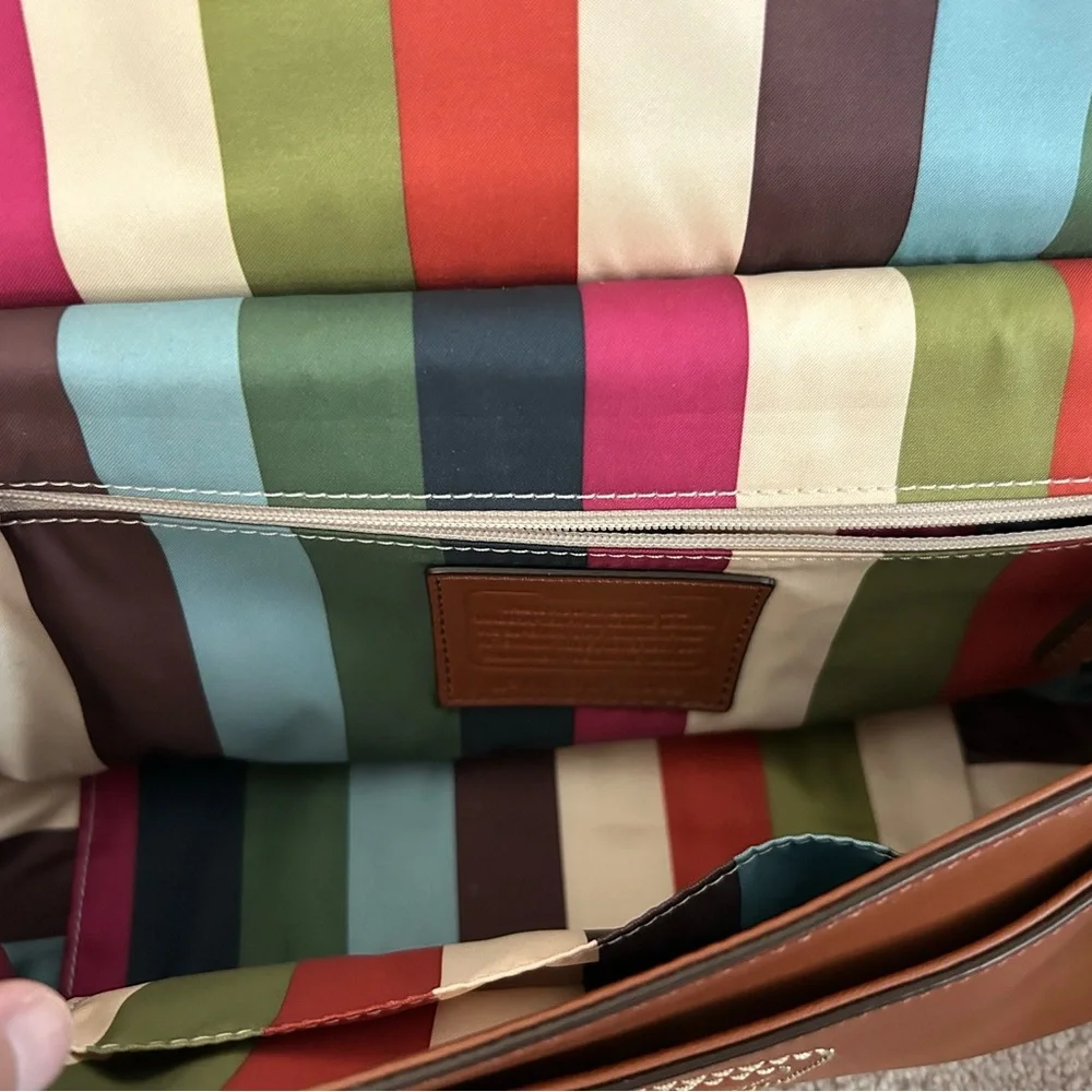 Elegant Brown Leather Shoulder Bag - Picture 8 of 11